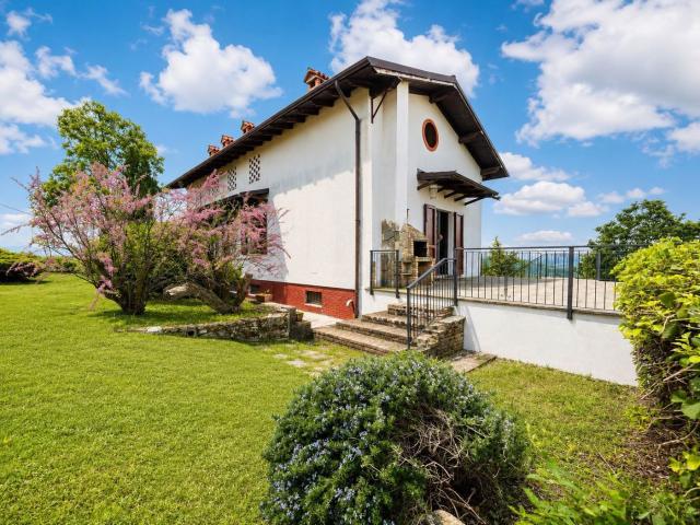 Casa indipendente con giardino a Colli Verdi