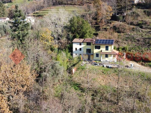 Casa indipendente con giardino a Coreglia Antelminelli