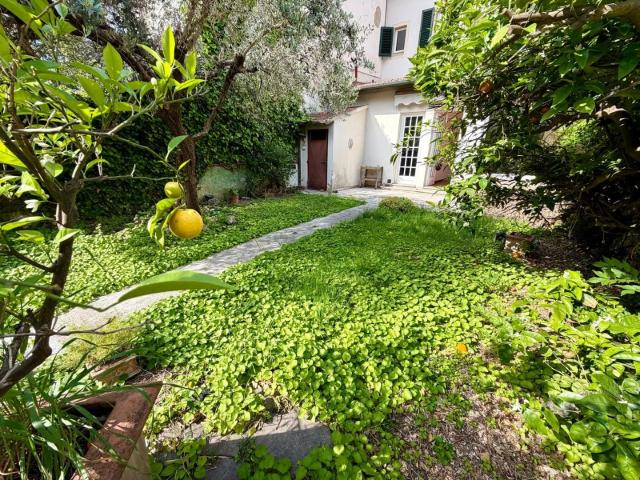 Casa indipendente con giardino a Empoli