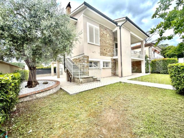 Casa indipendente con giardino a Fucecchio