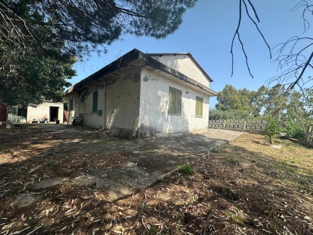 Casa indipendente con giardino a Gualtieri Sicaminò