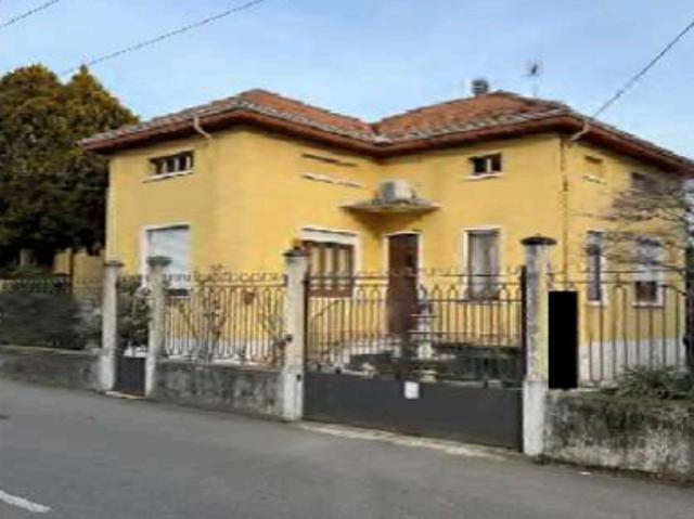 Casa indipendente con giardino a Lonate Pozzolo