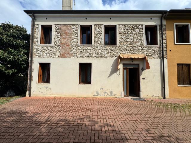 Casa indipendente con giardino a Noventa Vicentina