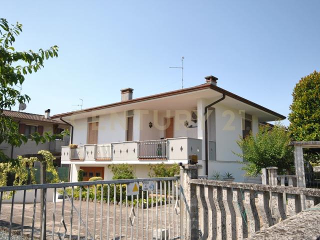 Casa indipendente con giardino a Oppeano