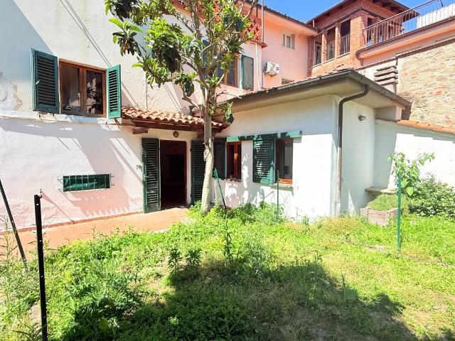 Casa indipendente con giardino a Ponte Buggianese