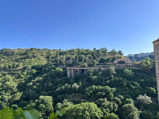 Casa indipendente con giardino a Ragusa