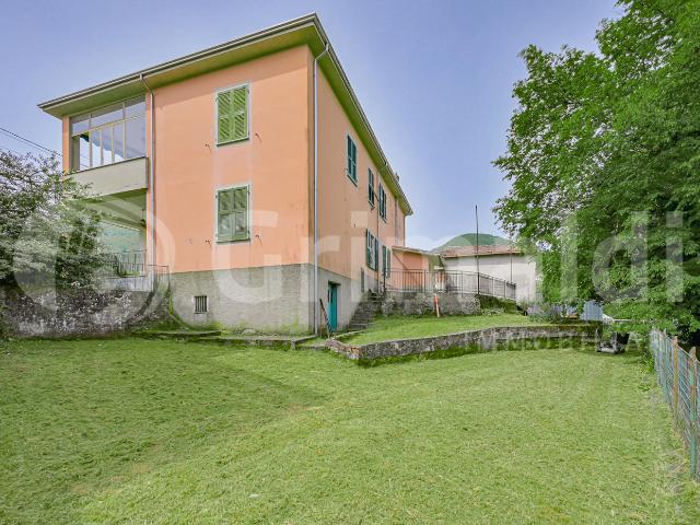 Casa indipendente con giardino a Riccò del Golfo di Spezia