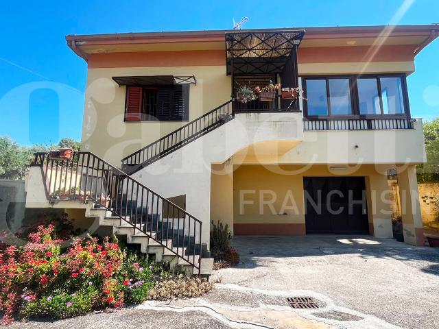 Casa indipendente con giardino a Rocchetta e Croce