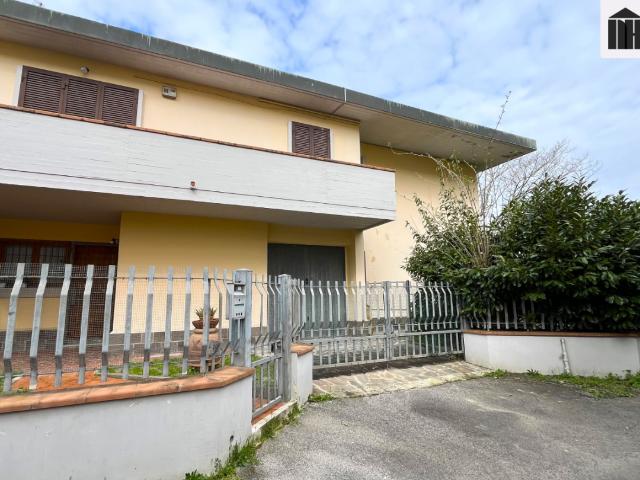Casa indipendente con giardino a Santa Croce sull'Arno