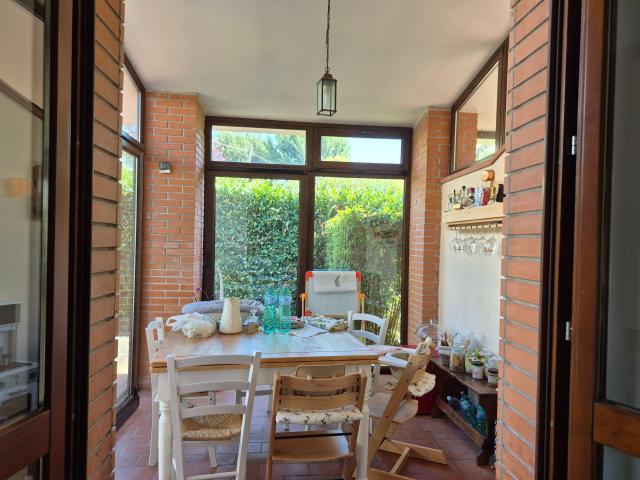 Casa indipendente con giardino a Sarzana