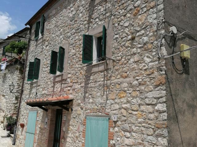 Casa indipendente con giardino a Semproniano