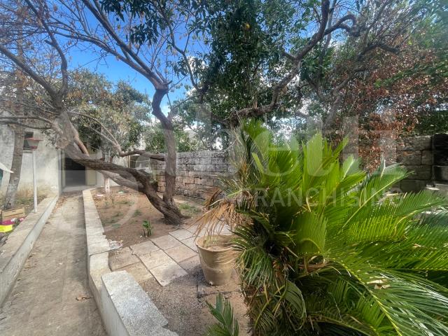 Casa indipendente con giardino a Spongano