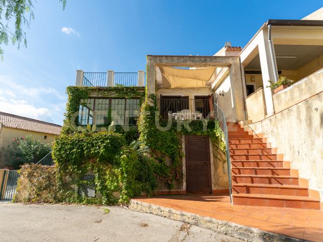 Casa indipendente con giardino in baia arcile, Augusta