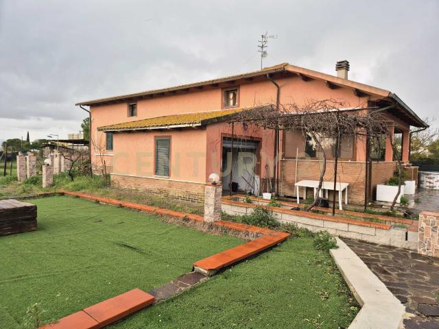 Casa indipendente con giardino in strada casal roberto 37, Grosseto