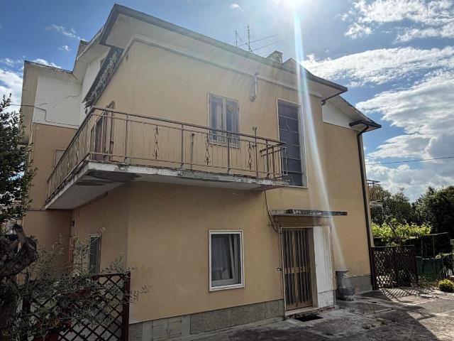 Casa indipendente con giardino in strada comunale vallone, Senigallia