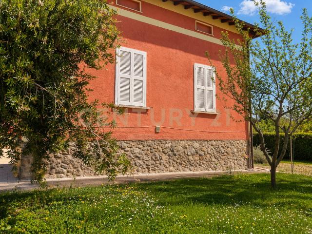 Casa indipendente con giardino in strada statale 1 42, Orbetello