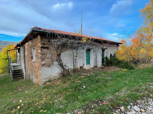 Casa indipendente con giardino in pessola casa gasparone 81, Varsi