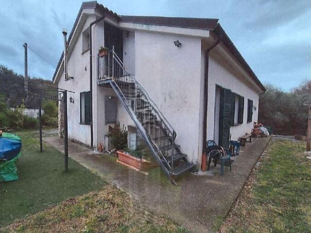 Casa indipendente con giardino in regione la costa 1, Albenga