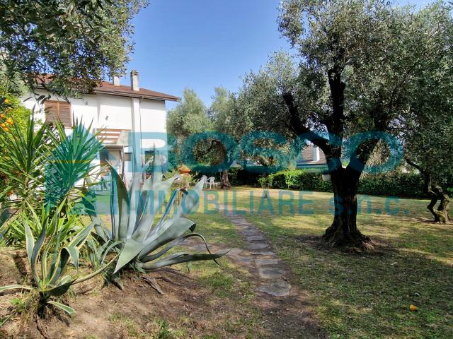 Casa indipendente con giardino in via magellano, Bolano