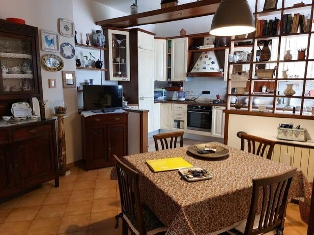 Casa indipendente con giardino in via madonnina 57a, Ortonovo