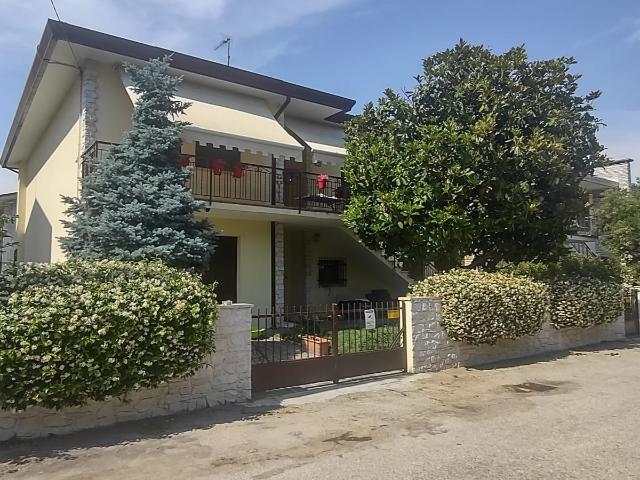 Casa indipendente con giardino in via martiri di belfiore 19, Rovigo