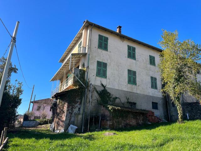 Casa indipendente con giardino in via adua 5, Maissana