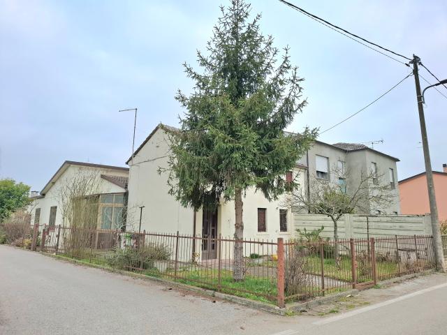 Casa indipendente con giardino in via cà matte 27, Rovigo