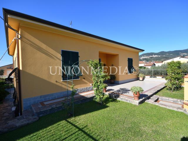 Casa indipendente con giardino in via canaletto, Castelnuovo Magra