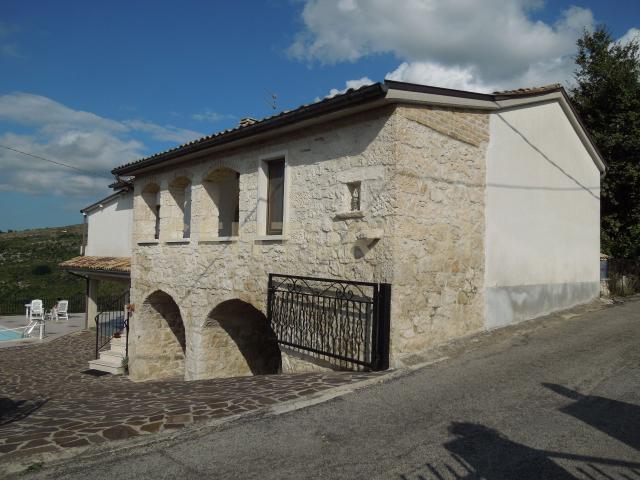 Casa indipendente con giardino in via costa del colle 91, Roccamorice