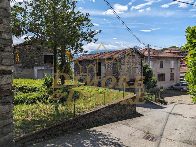 Casa indipendente con giardino in via dei gigli 2, San Bernardino Verbano