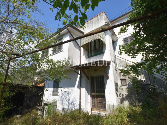 Casa indipendente con giardino in via dei molini, Sarzana