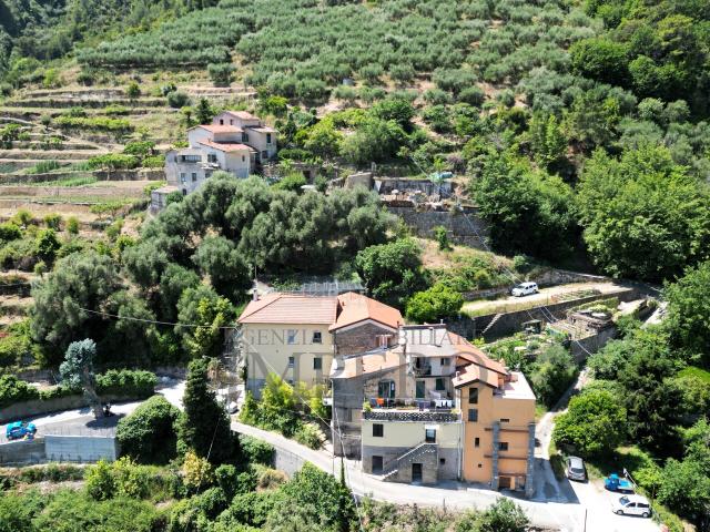 Casa indipendente con giardino in via felice cascione 19, Ventimiglia