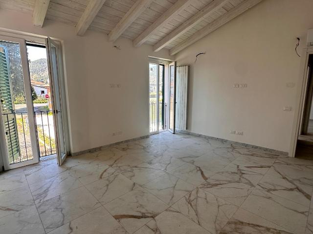 Casa indipendente con giardino in via litoranea 79f, Ameglia