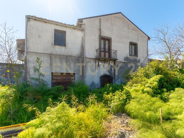 Casa indipendente con giardino in via panebianco 20, Catania