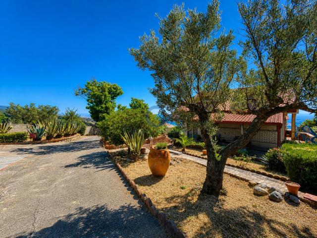Casa indipendente con giardino in via po 9, Cropani