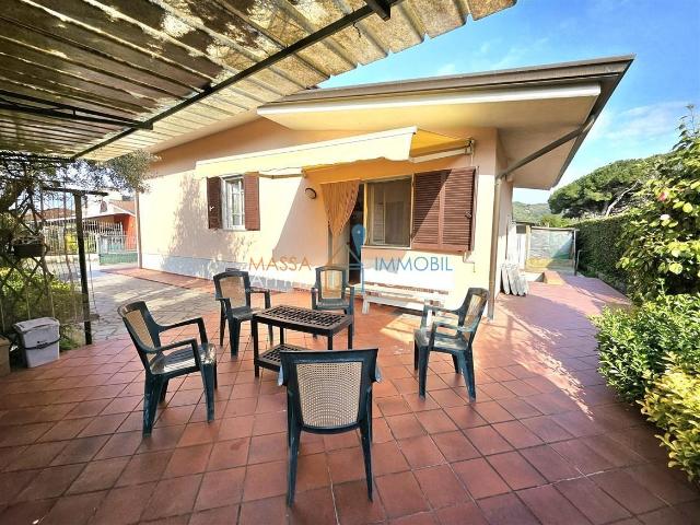 Casa indipendente con giardino in via pratta 6, Massa
