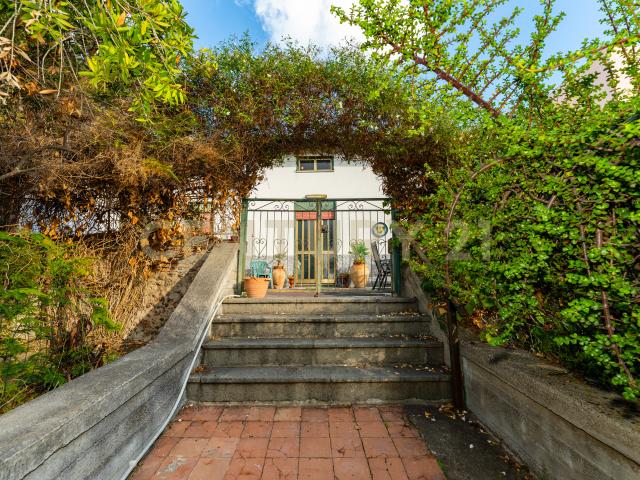 Casa indipendente con giardino in via re martino 212, Catania