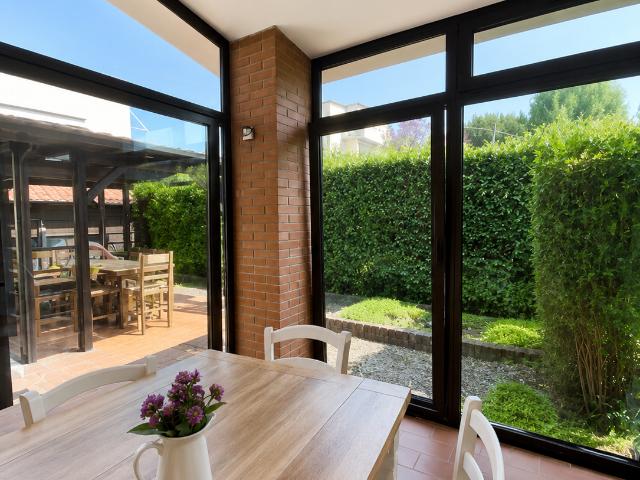 Casa indipendente con giardino in via ronzano, Sarzana