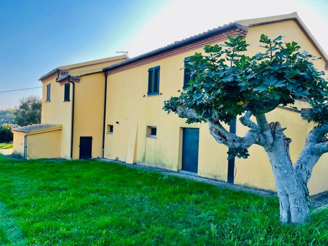 Casa indipendente con giardino in via san germano, Camerano