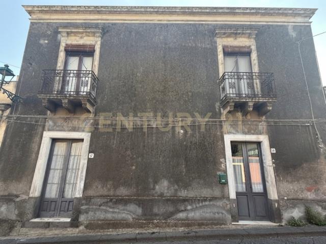Casa indipendente con giardino in via umberto i 27 29, Viagrande