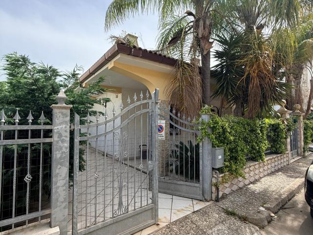 Casa indipendente con giardino in via wolfgang amadeus mozart 80, Porto Cesareo