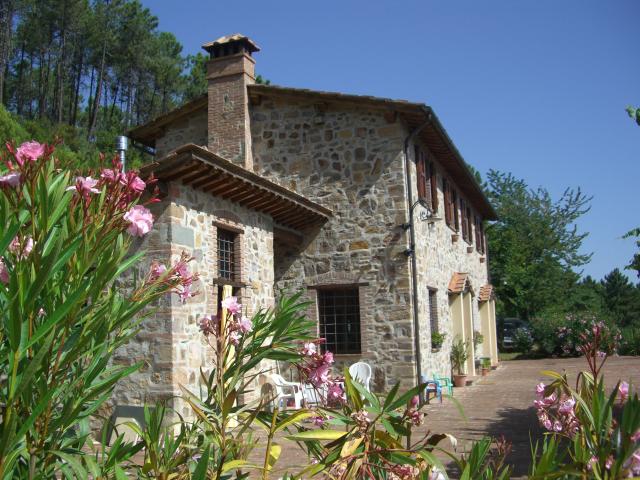 Casa indipendente con giardino in viadon aldo mei, Buti