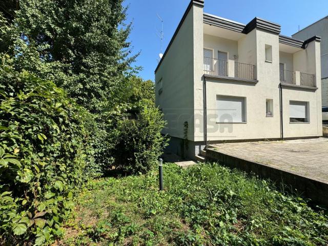Casa indipendente con giardino in viale dante, Vicenza