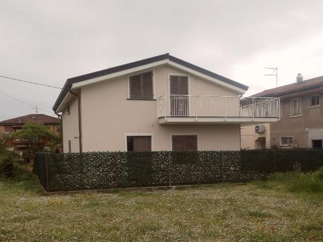 Casa indipendente con giardino, Massa zona viali