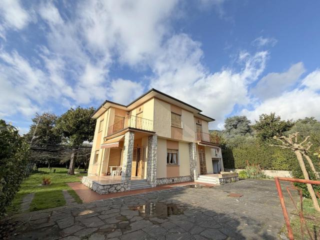 Casa indipendente con giardino, Seravezza ripa