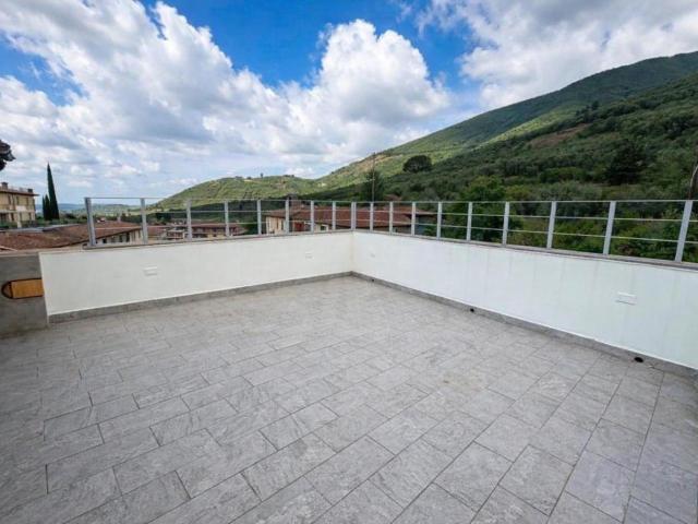 Casa indipendente con terrazzo, Calci castelmaggiore