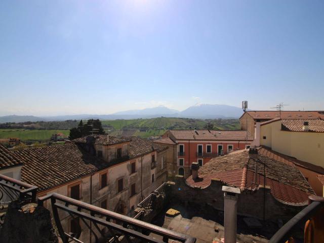 Casa indipendente con terrazzo a Torano Nuovo