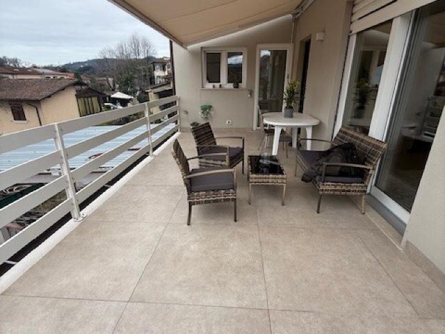 Casa indipendente con terrazzo a Camaiore