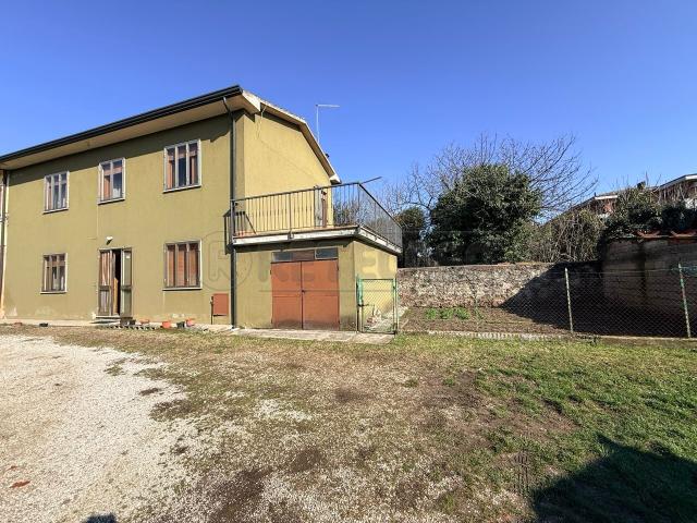 Casa indipendente con terrazzo a Montebello Vicentino