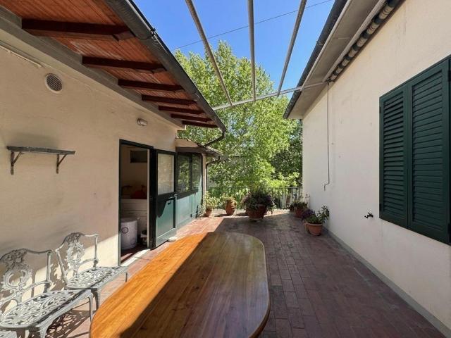 Casa indipendente con terrazzo a Pontedera